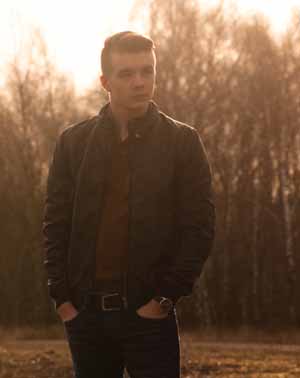 ab 19 Uhr Max Krumm (Gewinner des EVO-Wettbewerbs 